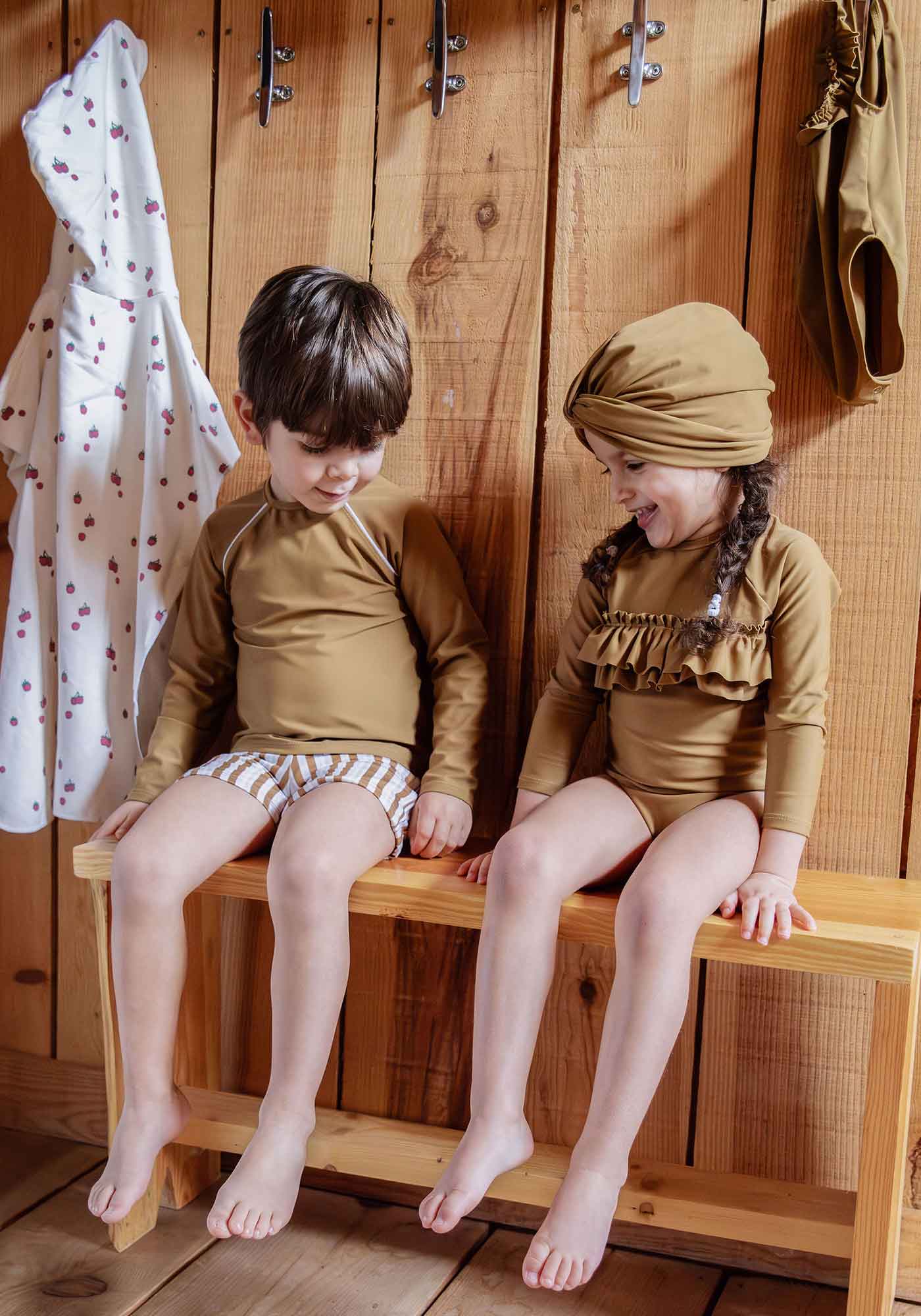 turban anti uv enfant fille bebe bonnet de bain moka marron petits kiwis